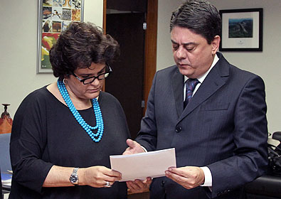 Wadih apresenta projeto a Izabela nesta quarta, no gabinete da ministra     Foto: Eugênio Novaes