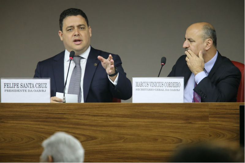 Felipe Santa Cruz e Marcus Vinícius Cordeiro na audiência pública sobre a reforma trabalhista | Foto: Lula Aparício   |   Clique para ampliar