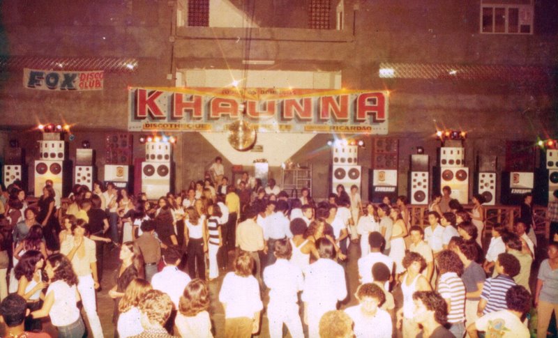 Baile da equipe de som Khaunna, no Mackensie, década de 1970 / Foto: Acervo pessoal